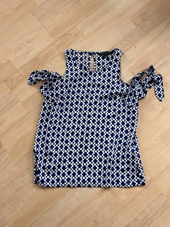 Banana Republic Tops - Women’s Banana Republic Navy Blue Polkadot Top Open Shoulder Tank Small Strap